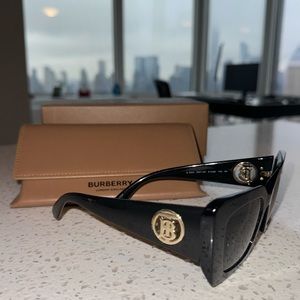 SOLD Burberry Daisy Sunglasses with Case and Box (beautiful condition)